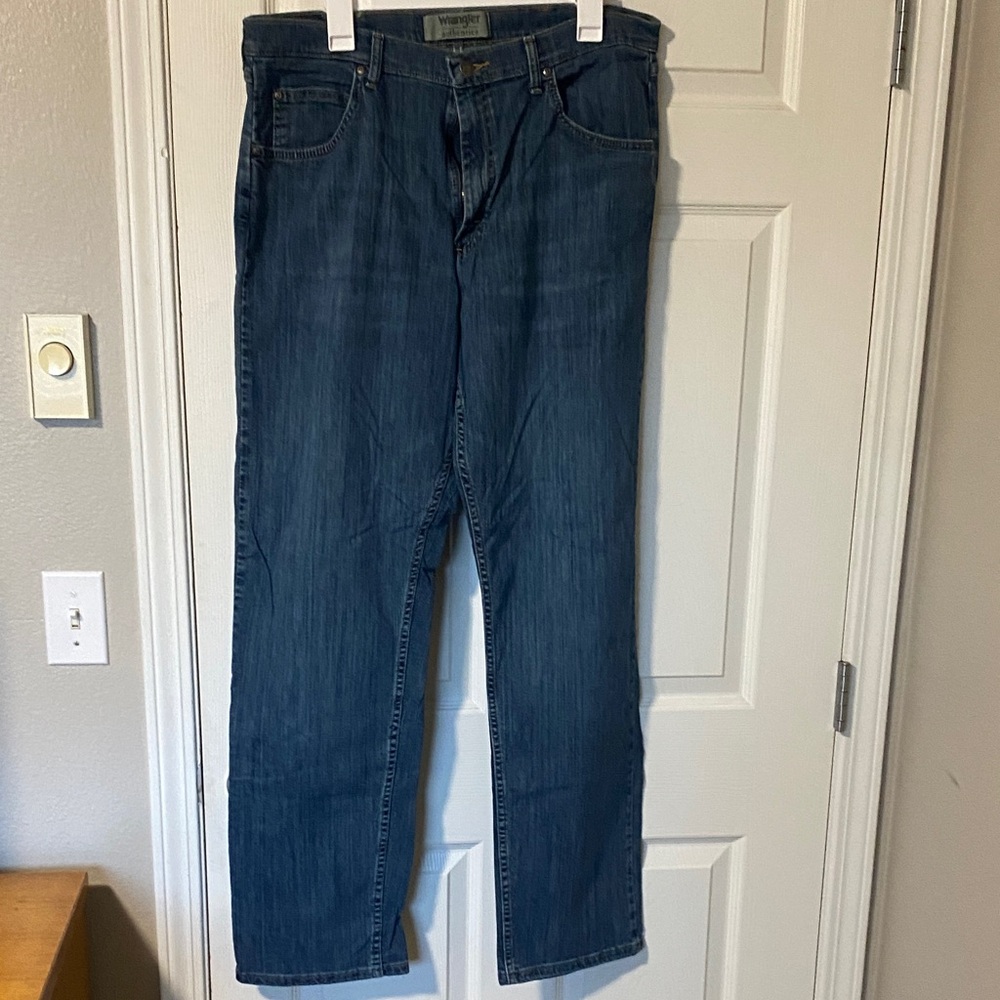 Wrangler Men's Relaxed Fit Dark Blue Jeans
